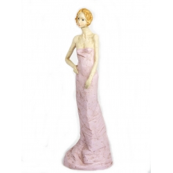 Figurka kobieta w różowej sukni